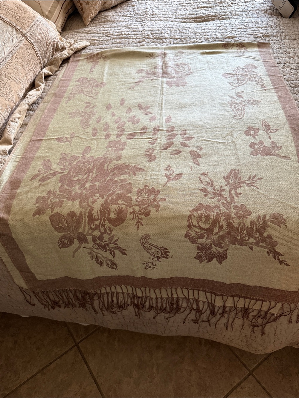 Shawl cashmere / silk 90% cashmere 10 % silk 76” by 26” large soft and beautiful - Picture 8 of 17